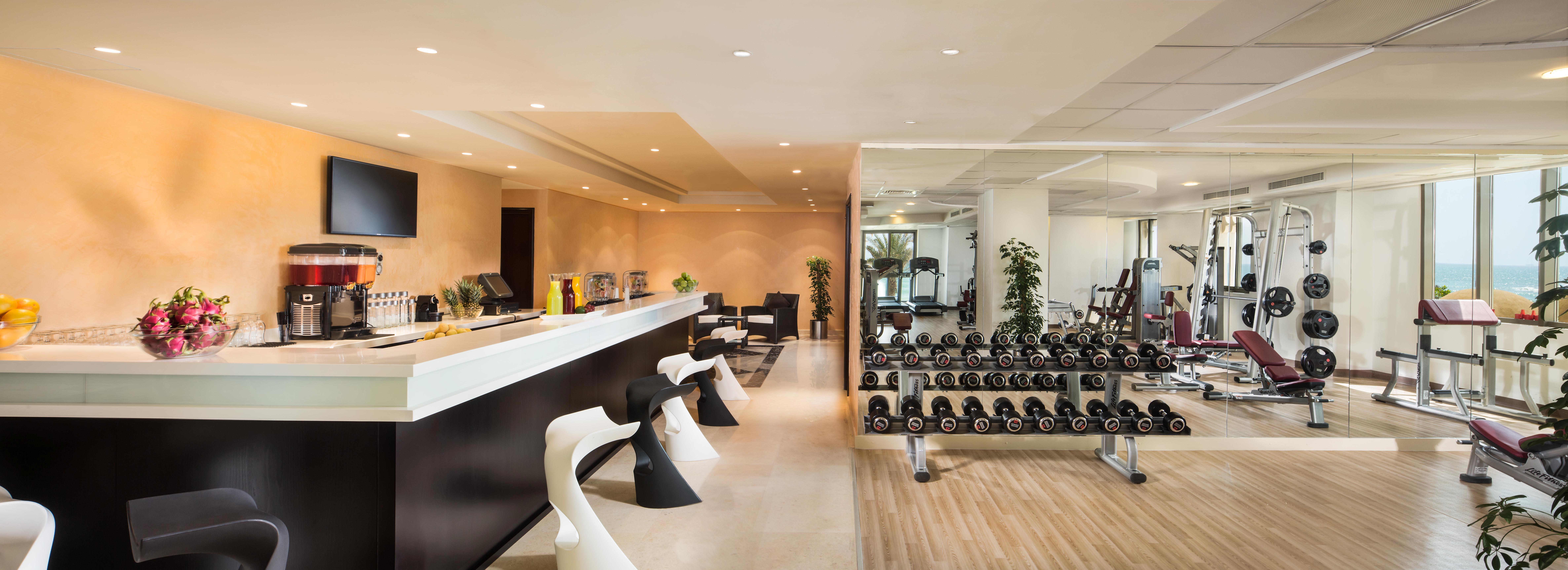 巴希阿治曼宫酒店 阿吉曼 外观 照片 The gym at the hotel