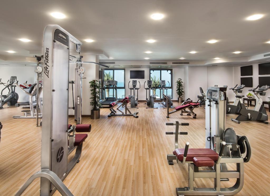 巴希阿治曼宫酒店 阿吉曼 外观 照片 The gym at the hotel