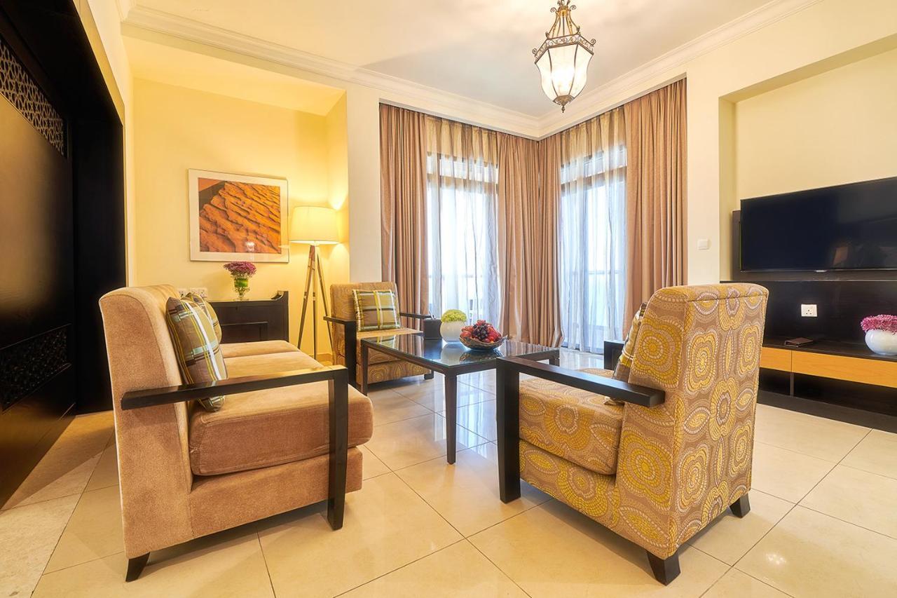 巴希阿治曼宫酒店 阿吉曼 外观 照片 Living room