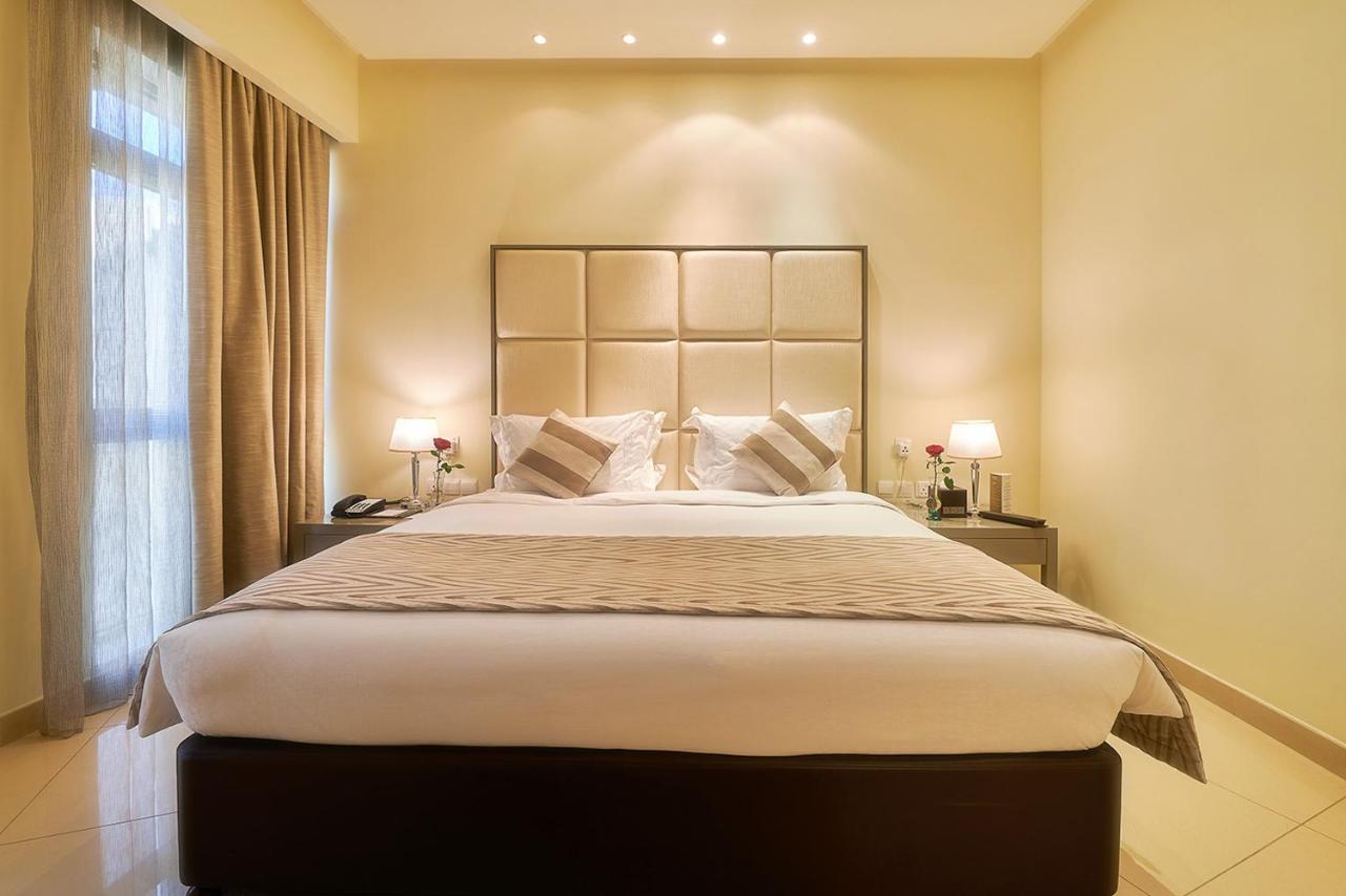 巴希阿治曼宫酒店 阿吉曼 外观 照片 A bedroom at the hotel