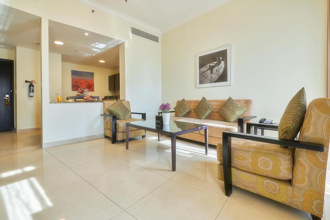 巴希阿治曼宫酒店 阿吉曼 外观 照片 Living room