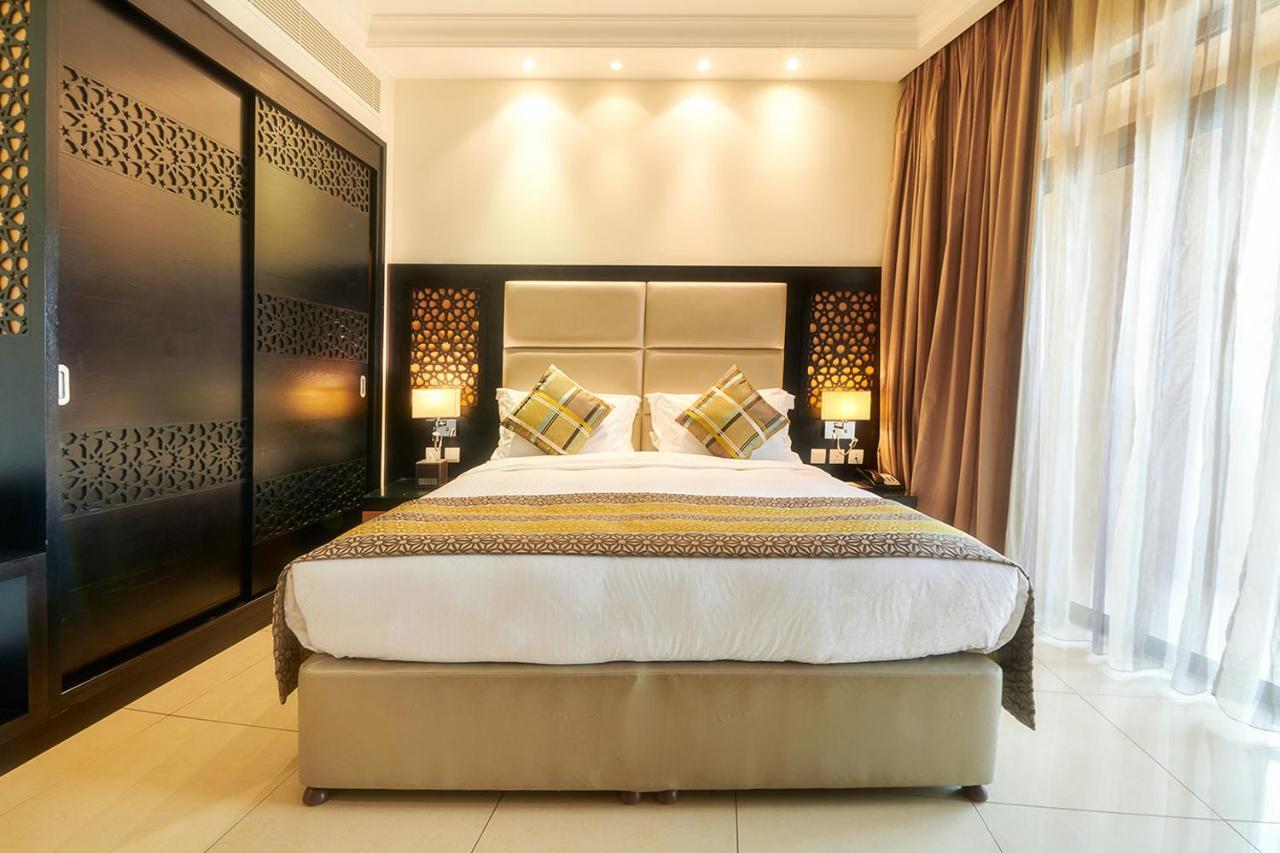 巴希阿治曼宫酒店 阿吉曼 外观 照片 A bedroom at the hotel