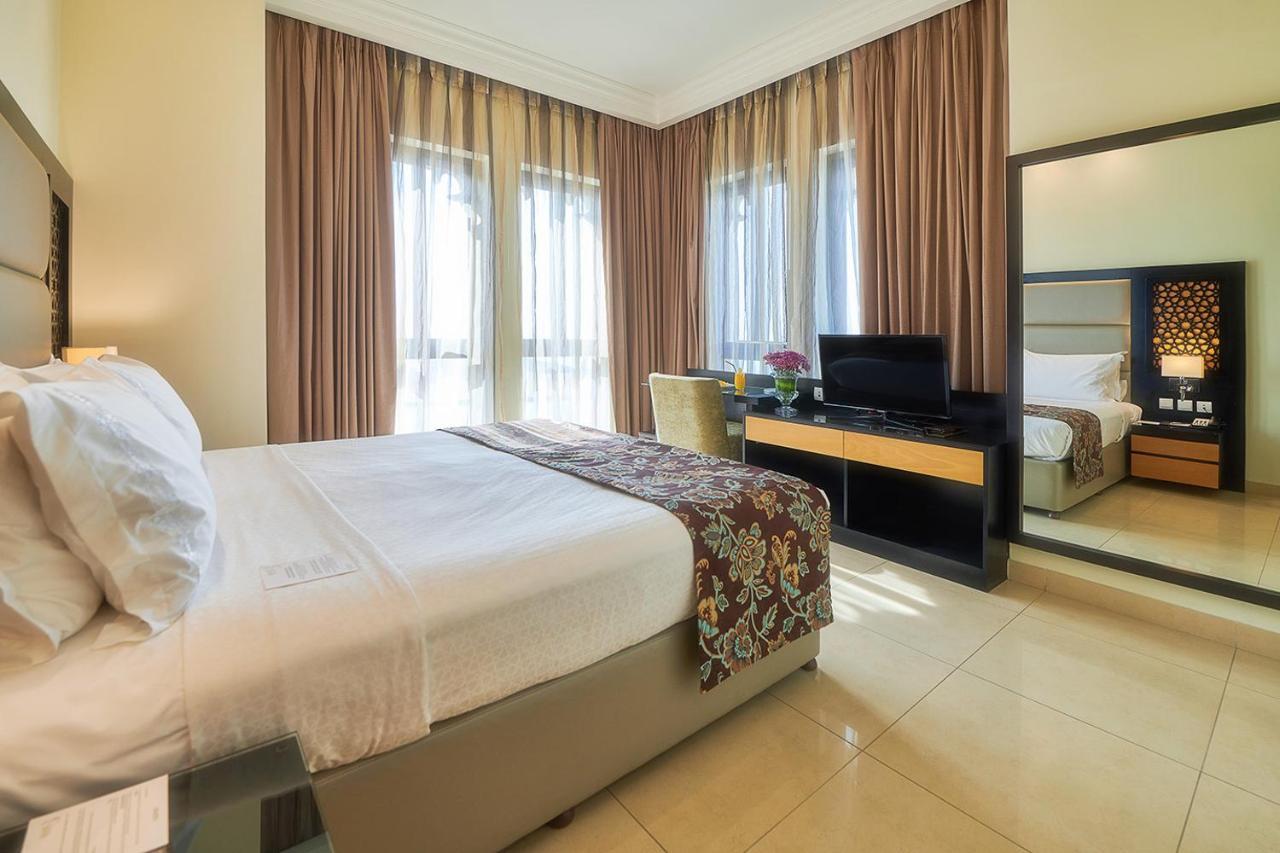 巴希阿治曼宫酒店 阿吉曼 外观 照片 A bedroom at the hotel