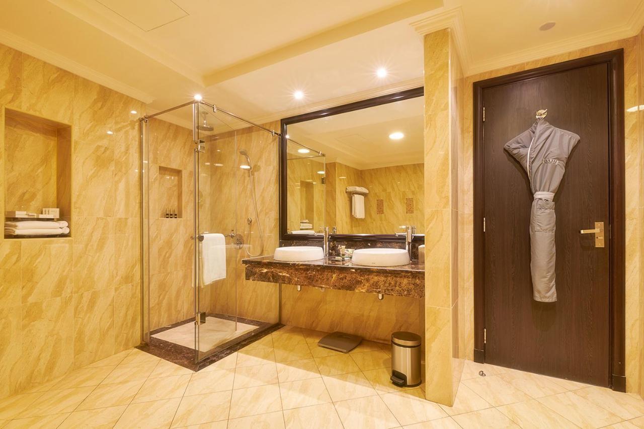 巴希阿治曼宫酒店 阿吉曼 外观 照片 A bathroom at the Taj Bengal