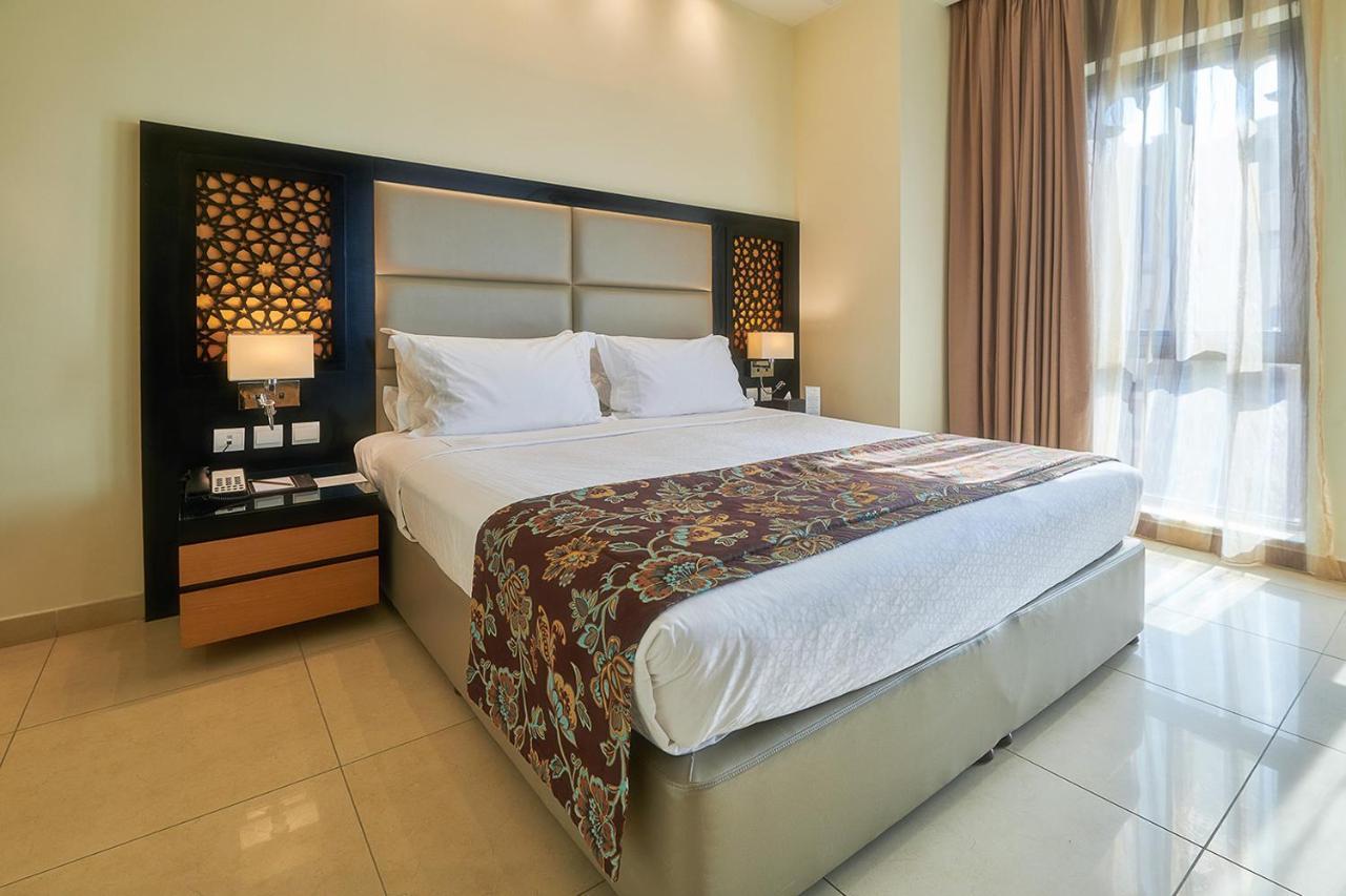 巴希阿治曼宫酒店 阿吉曼 外观 照片 A bedroom at the hotel