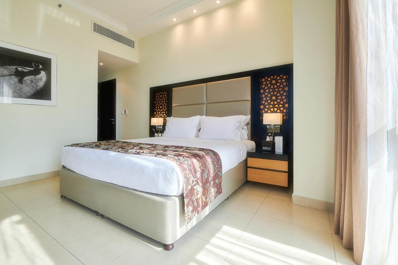 巴希阿治曼宫酒店 阿吉曼 外观 照片 A bedroom at the hotel